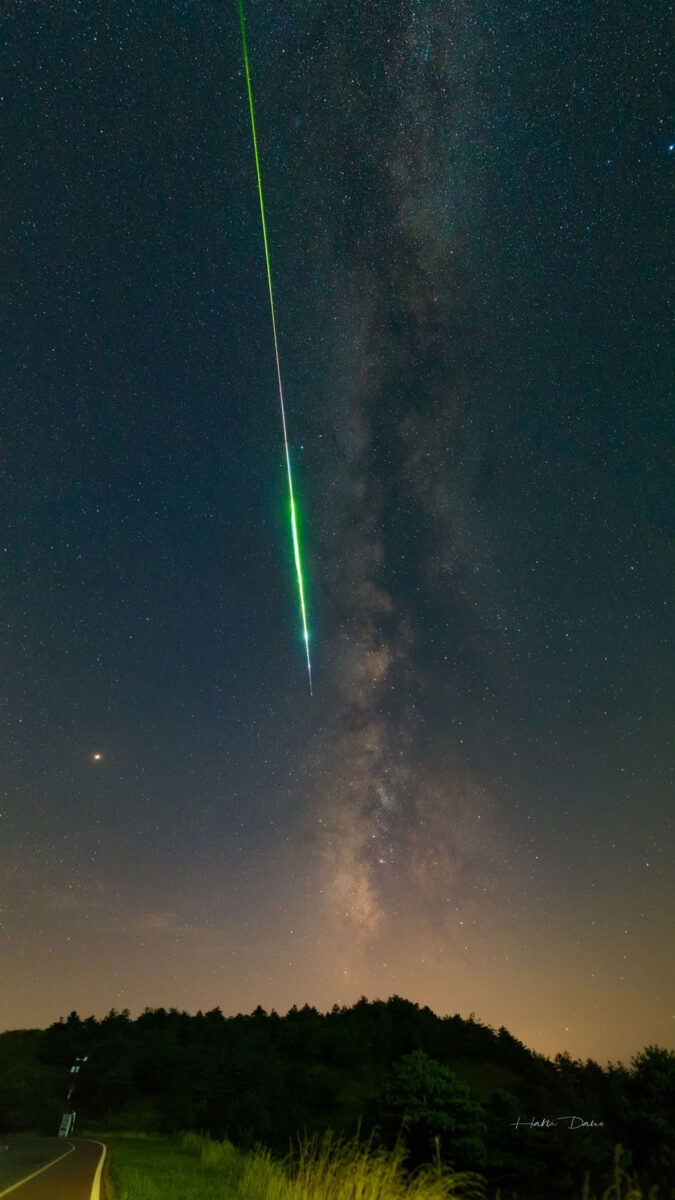 A Perseid Meteor and the Milky Way 